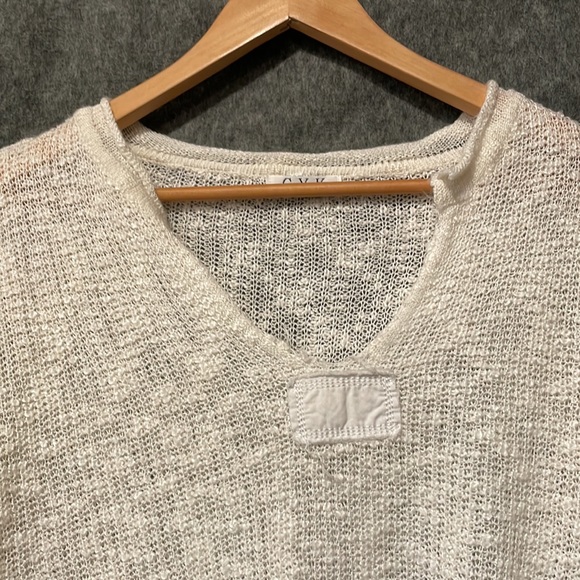Off white lightweight v-neck sweater, women size large - Picture 3 of 7